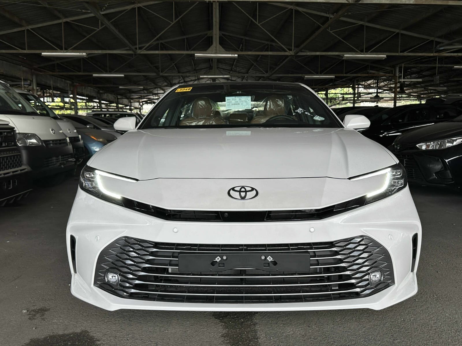 2027 TOYOTA CAMRY SEDAN V 2.5 2WD CVT White image 8