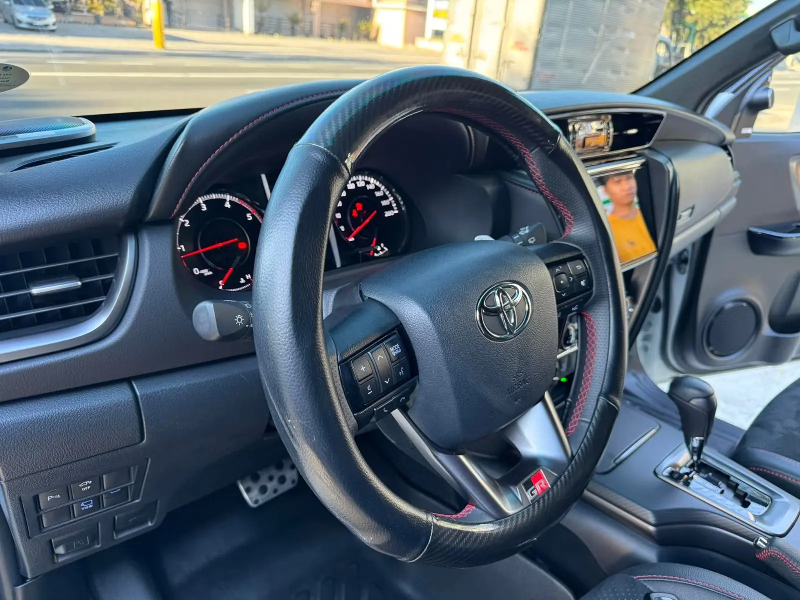 2027 TOYOTA FORTUNER SUV GR-S 2.8 4WD AT White image 3