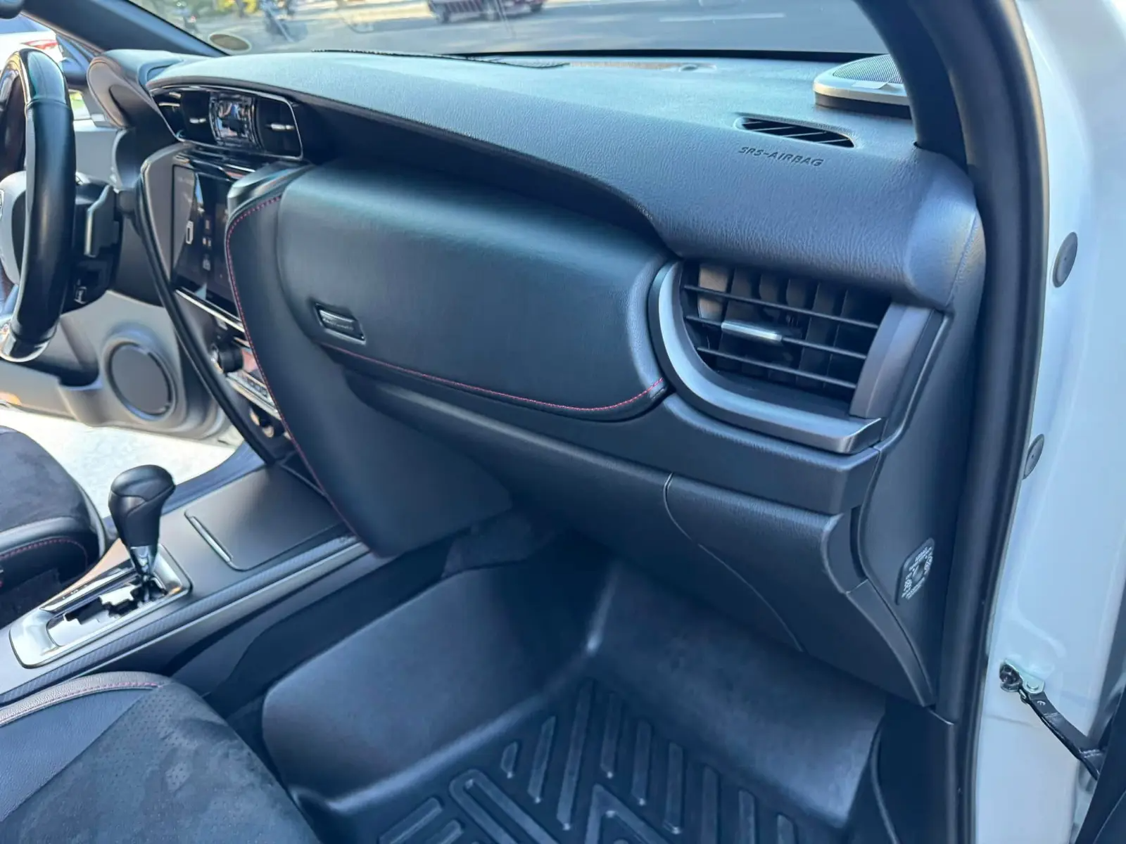 2027 TOYOTA FORTUNER SUV GR-S 2.8 4WD AT White image 15