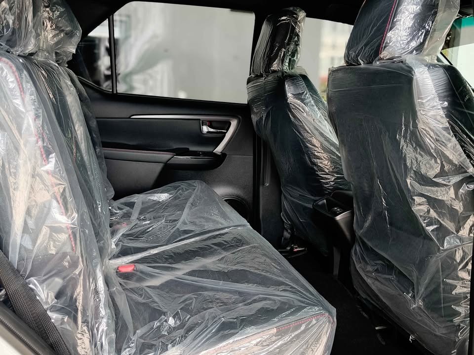 2027 TOYOTA FORTUNER SUV GR-S 2.8 4WD AT White (A-961) image 7