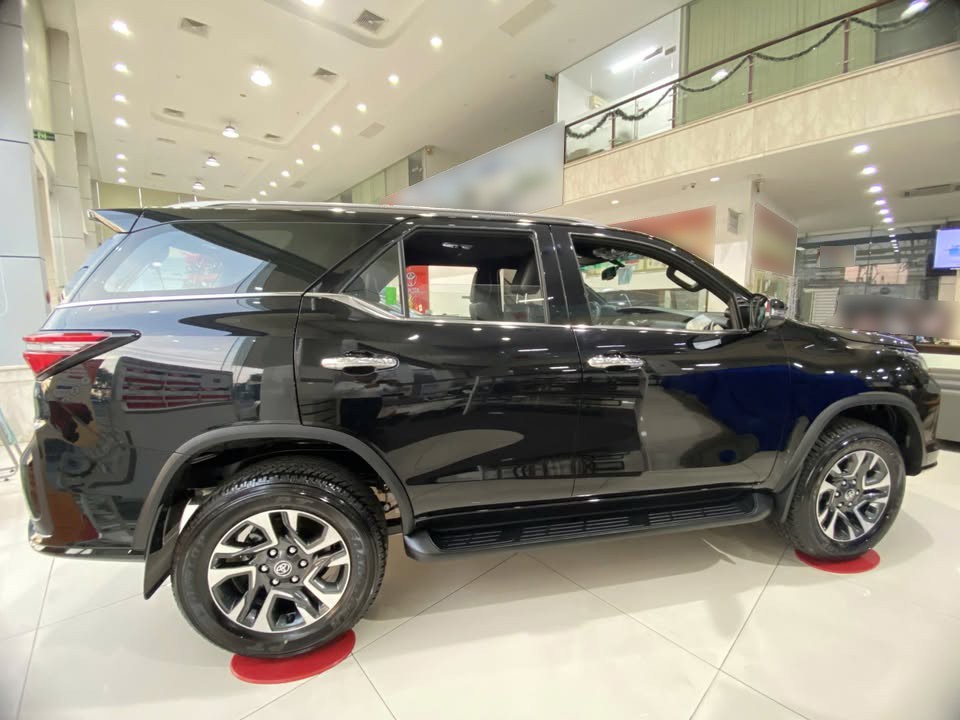 2027 TOYOTA FORTUNER SUV LEGENDER 2.7 2WD AT Black image 4