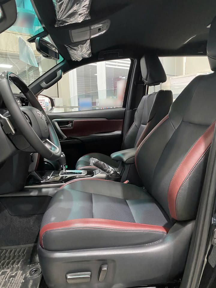 2027 TOYOTA FORTUNER SUV LEGENDER 2.7 2WD AT Black image 9