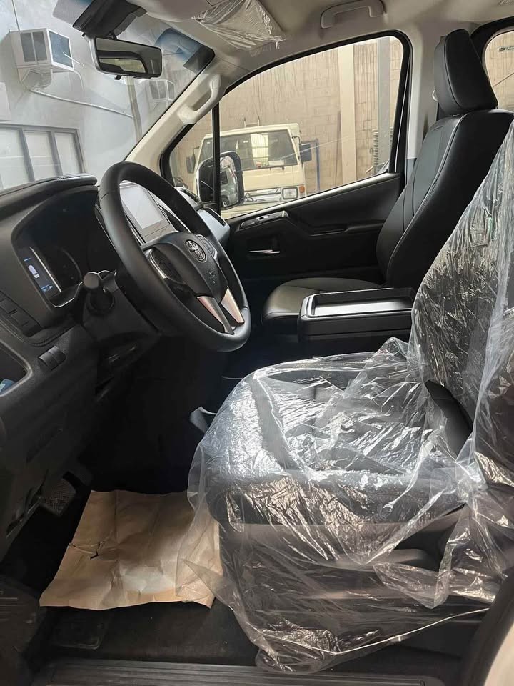 2027 TOYOTA SUPER GRANDIA VAN ELITE 2.8 2WD AT White image 13