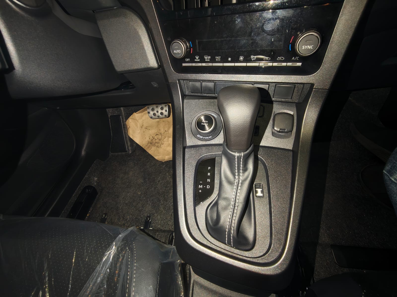 2027 TOYOTA GR YARIS HATCHBACK TURBO 1.6 4WD AT Gray image 28