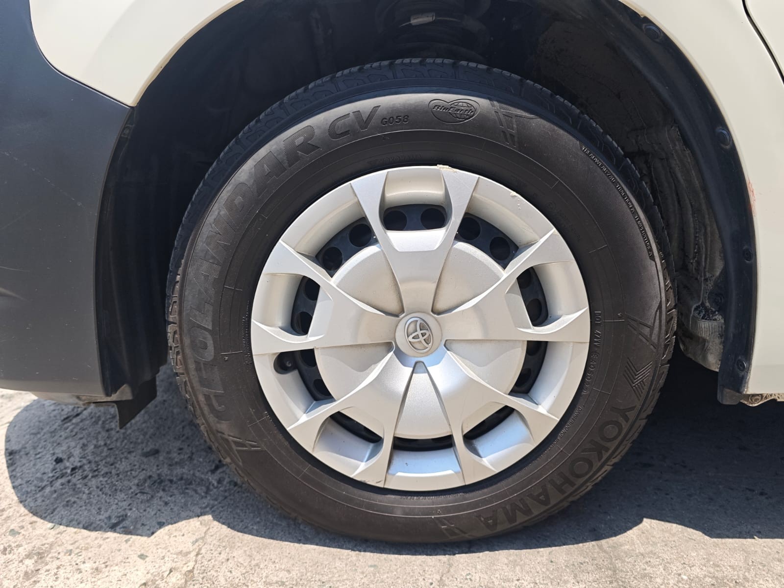 2022 TOYOTA HIACE VAN COMMUTER DELUXE 2.8 2WD MT White image 17