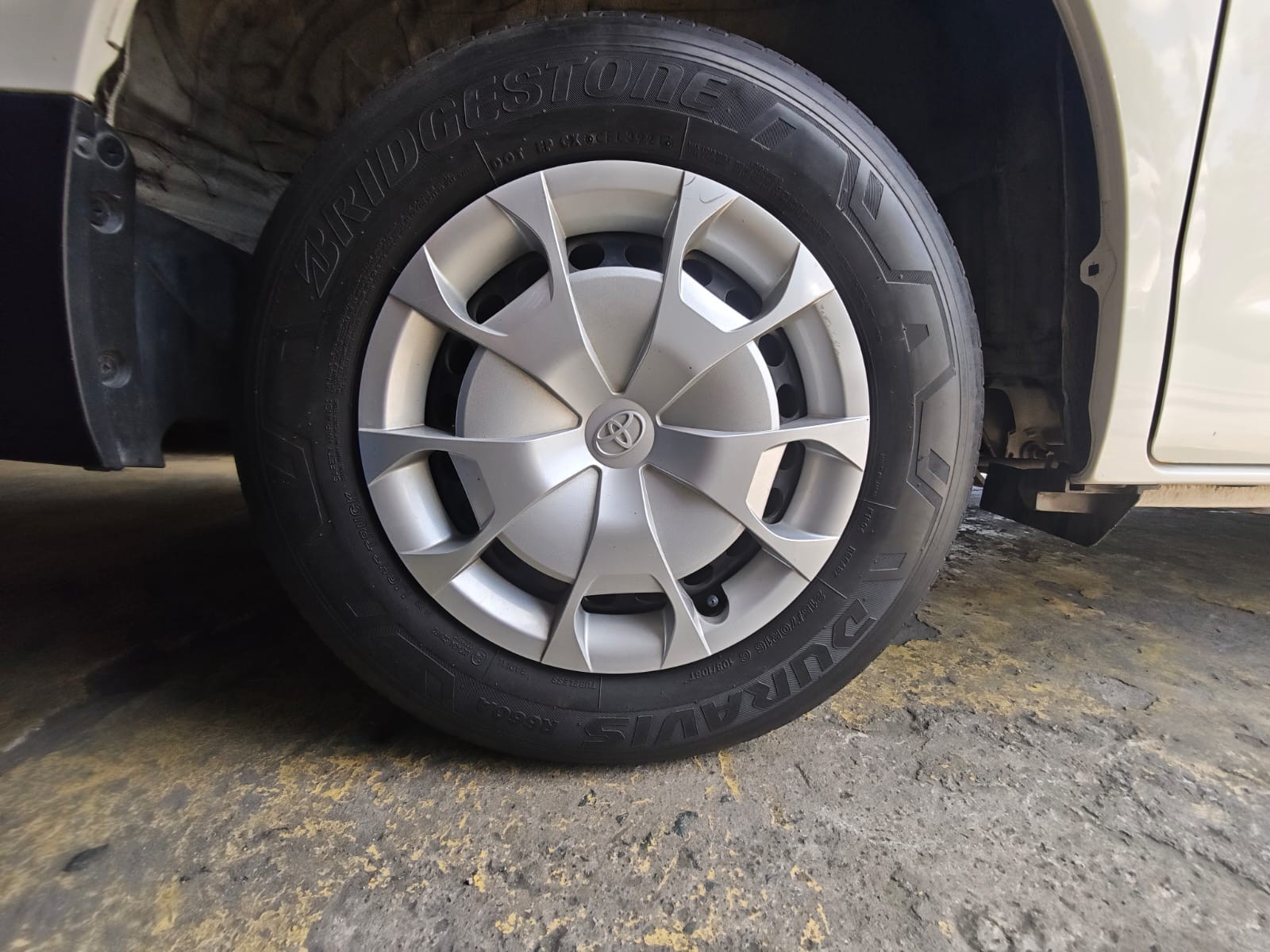 2022 TOYOTA HIACE VAN COMMUTER DELUXE 2.8 2WD MT White image 20