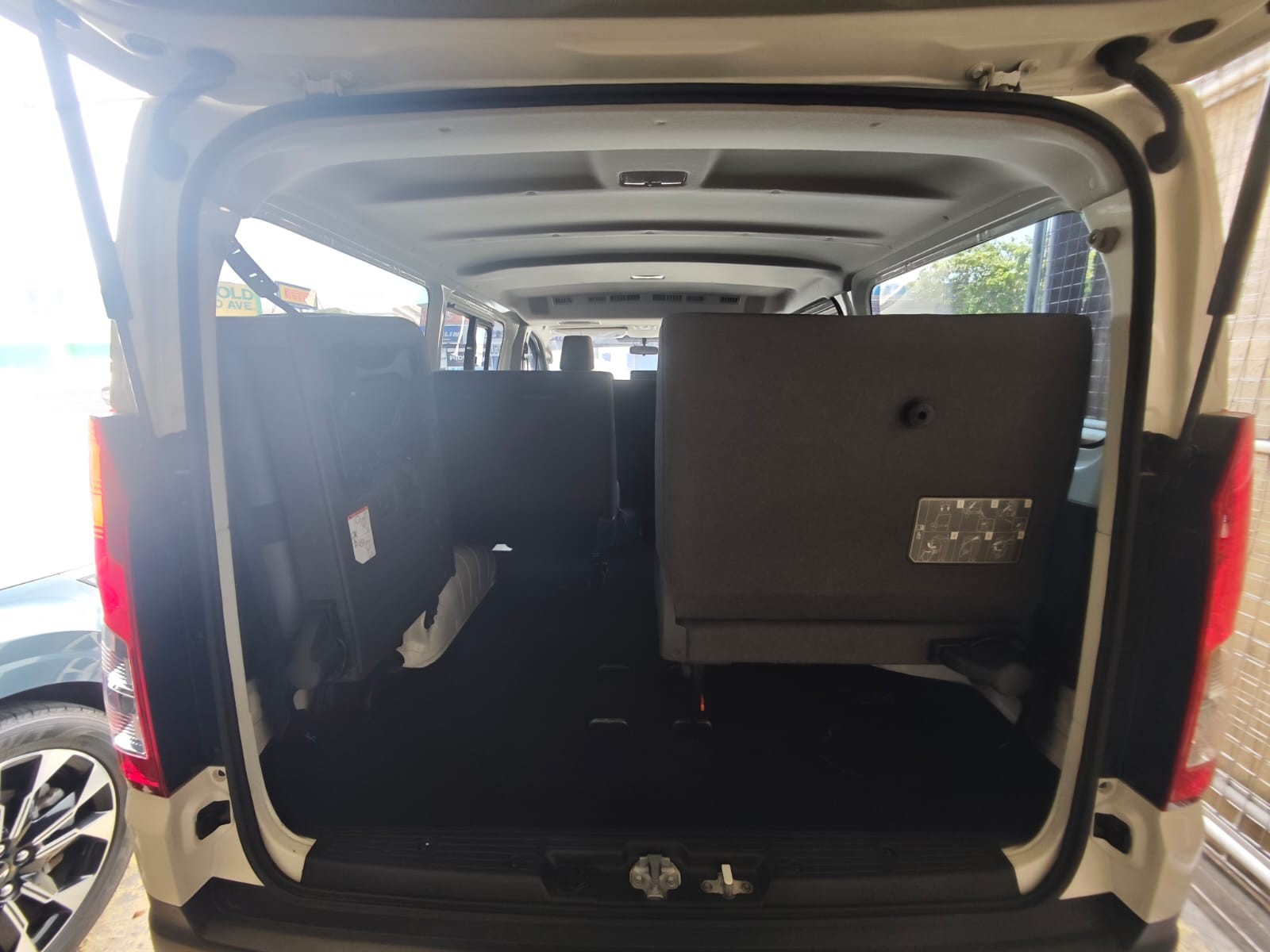 2022 TOYOTA HIACE VAN COMMUTER DELUXE 2.8 2WD MT White image 35
