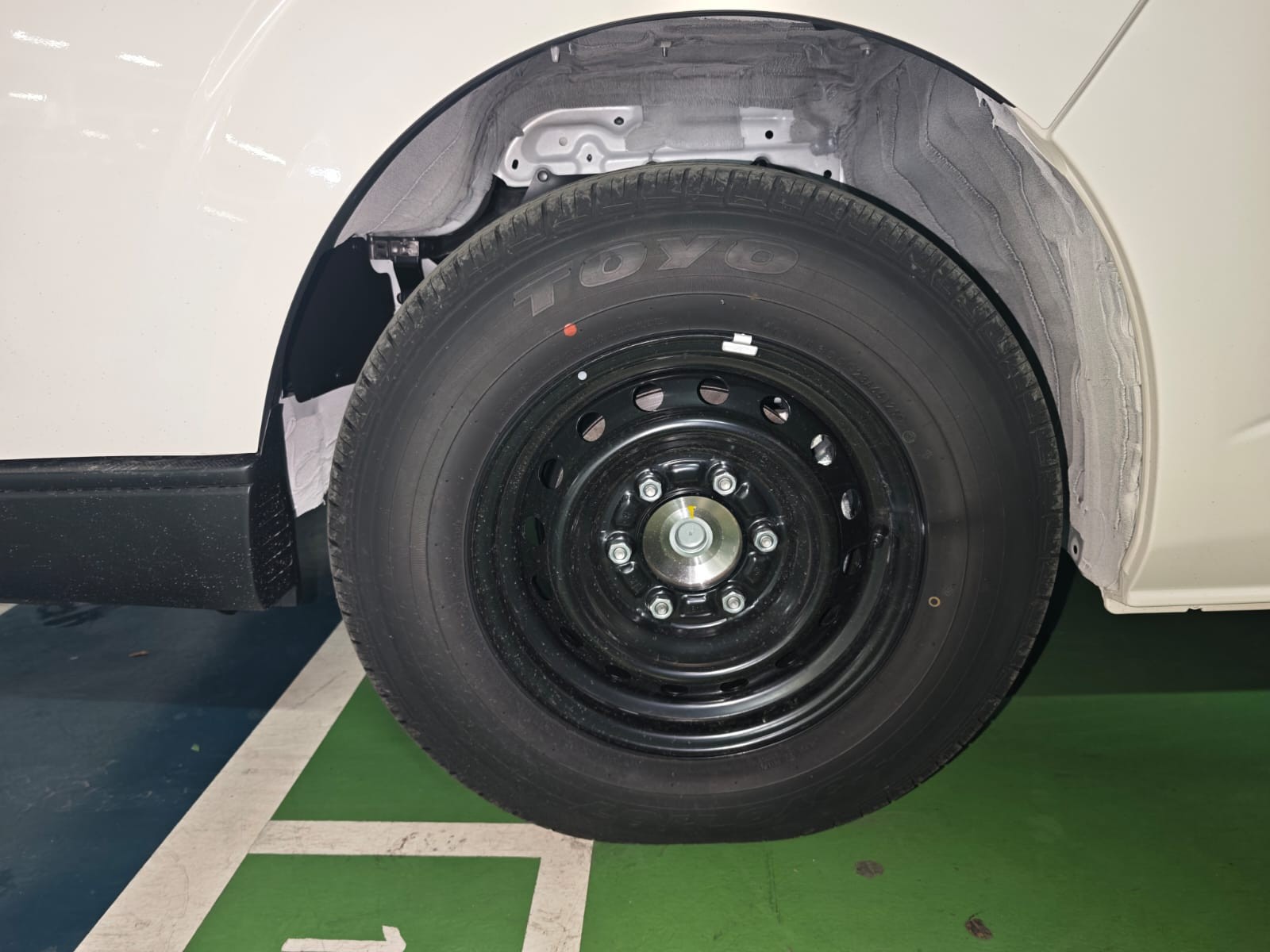 2027 TOYOTA HIACE VAN COMMUTER 3.0 2WD MT White image 11