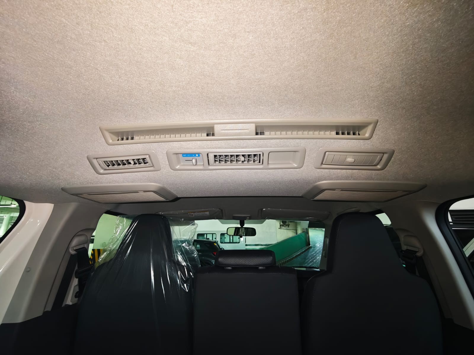 2027 TOYOTA HIACE VAN COMMUTER 3.0 2WD MT White image 18