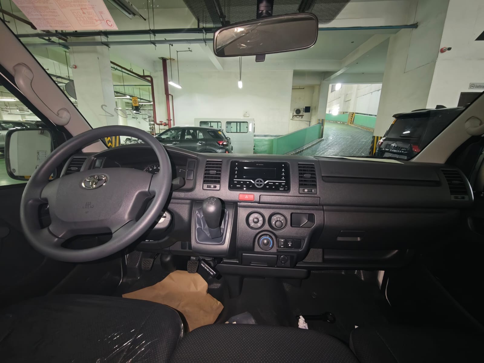 2027 TOYOTA HIACE VAN COMMUTER 3.0 2WD MT White image 20