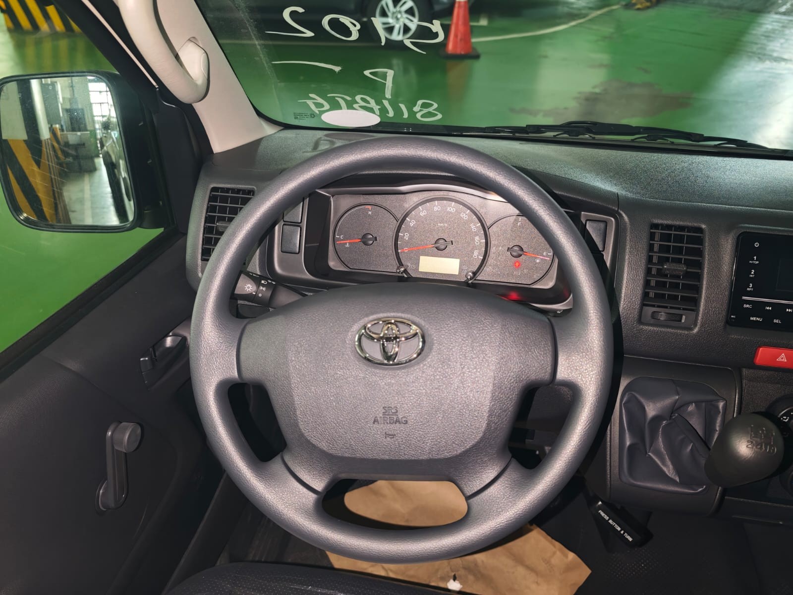 2027 TOYOTA HIACE VAN COMMUTER 3.0 2WD MT White image 21