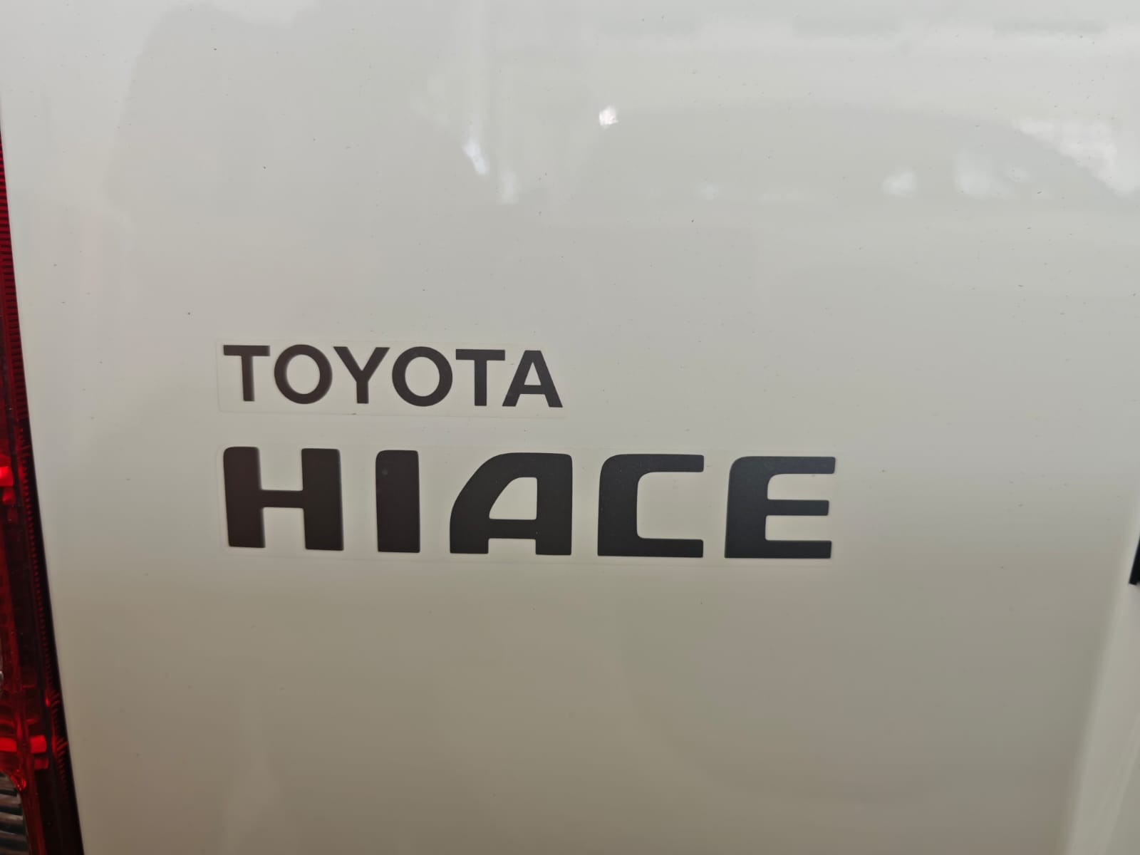 2027 TOYOTA HIACE VAN COMMUTER 3.0 2WD MT White image 31