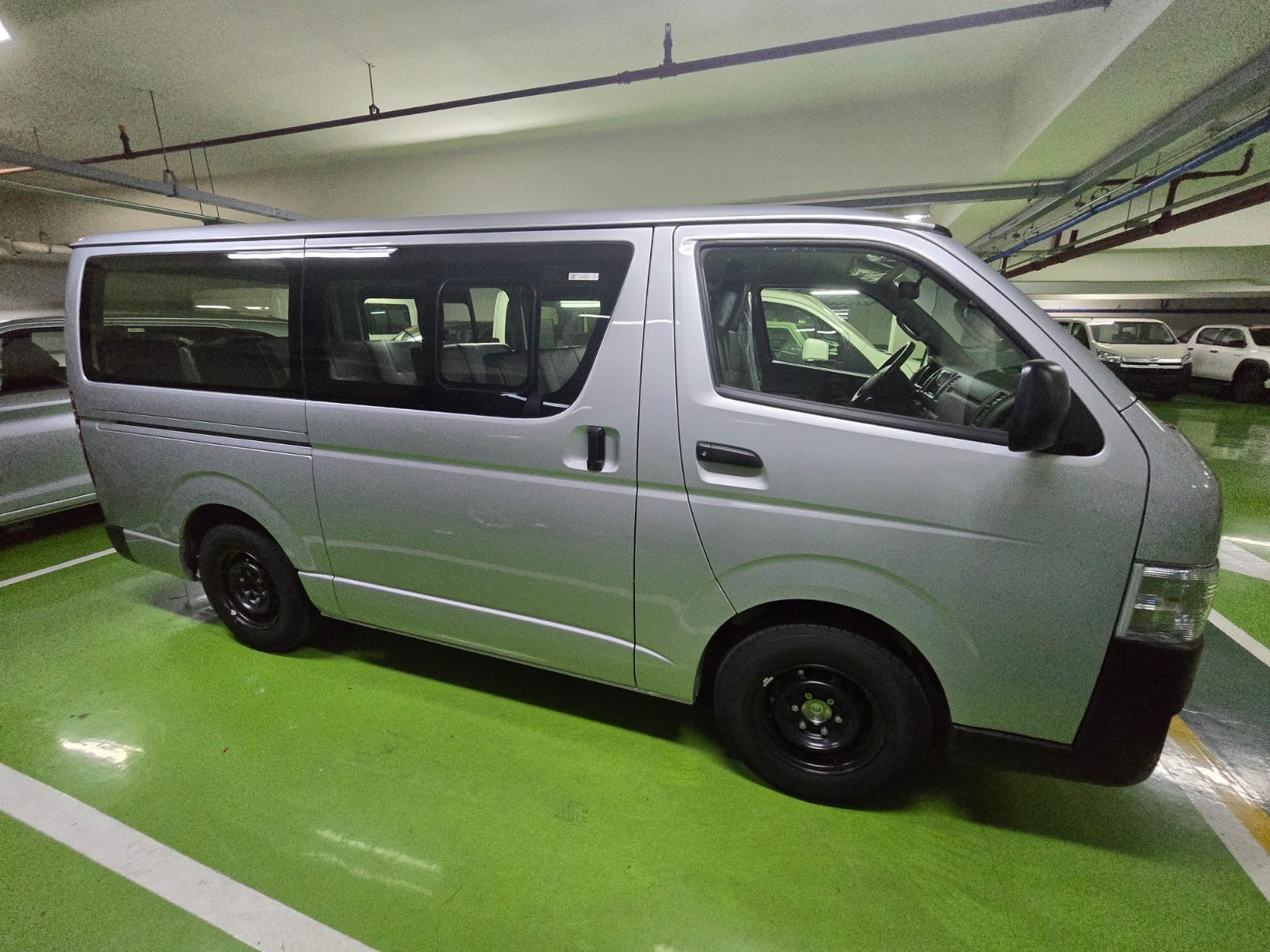 2027 TOYOTA HIACE VAN COMMUTER 3.0 2WD MT Silver image 8