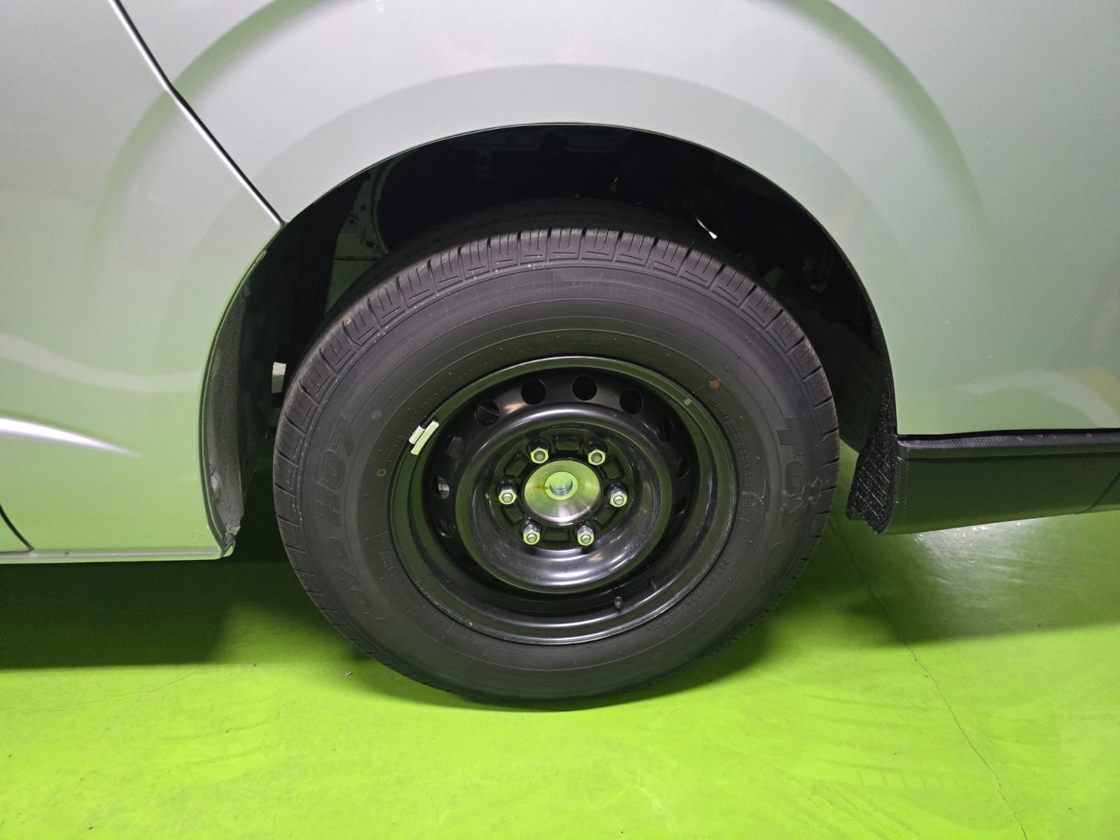 2027 TOYOTA HIACE VAN COMMUTER 3.0 2WD MT Silver image 13