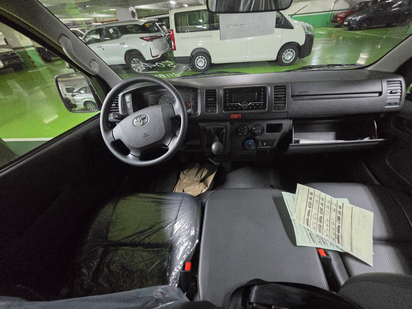 2027 TOYOTA HIACE VAN COMMUTER 3.0 2WD MT Silver image 26