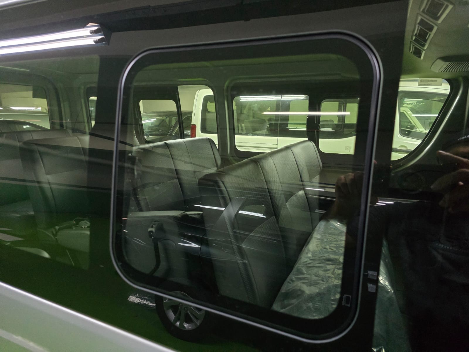2027 TOYOTA HIACE VAN COMMUTER 3.0 2WD MT Silver image 37