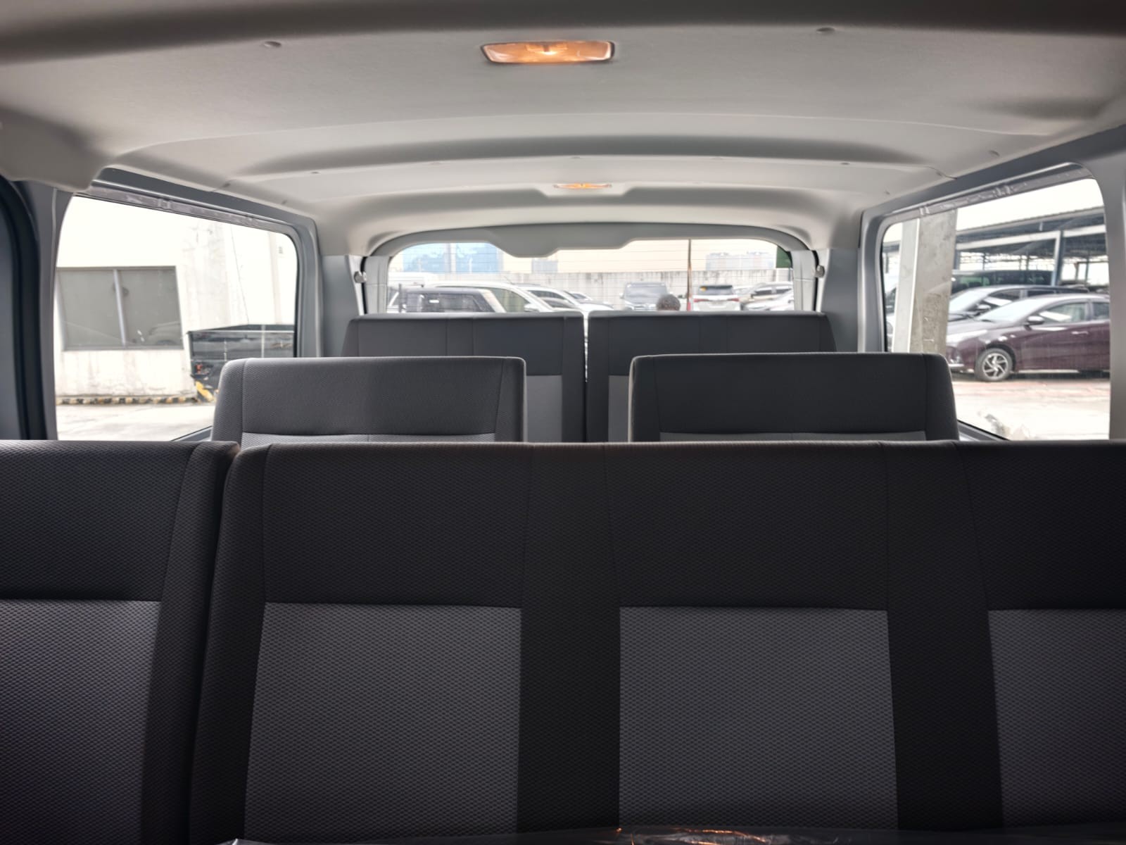 2027 TOYOTA HIACE VAN COMMUTER DELUXE 2.8 2WD MT White image 20