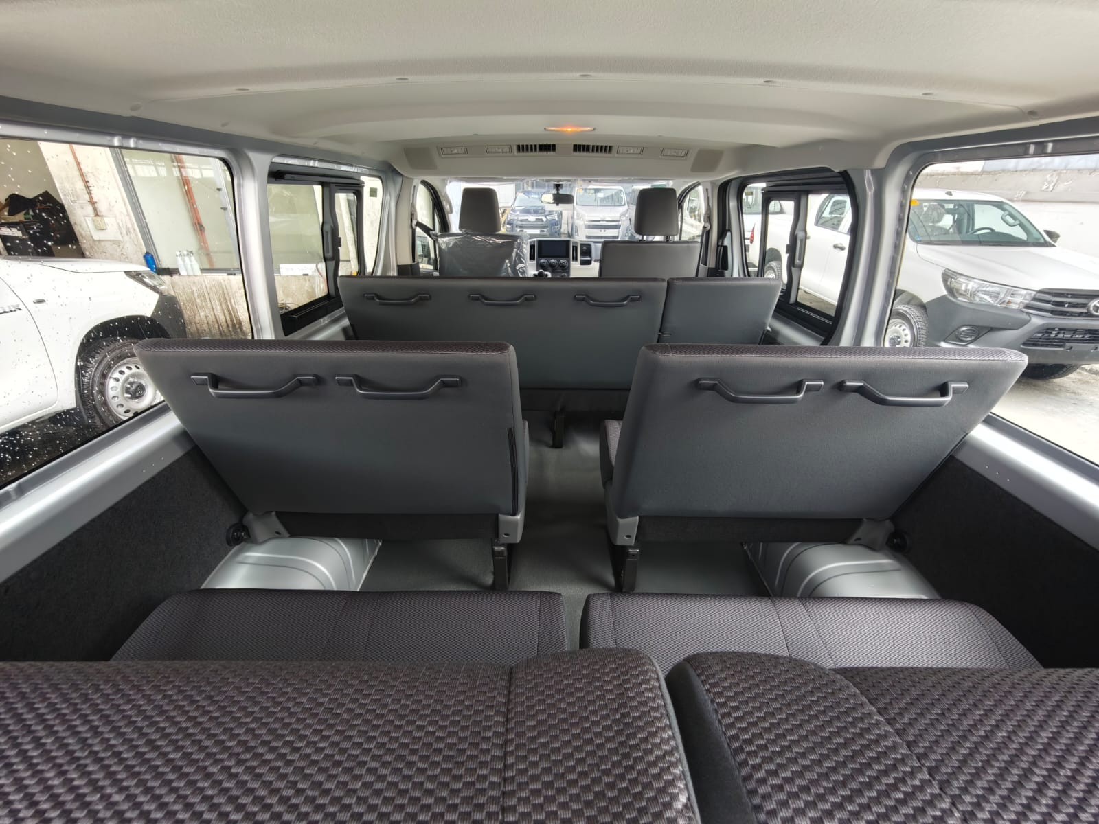 2027 TOYOTA HIACE VAN COMMUTER DELUXE 2.8 2WD MT White image 22