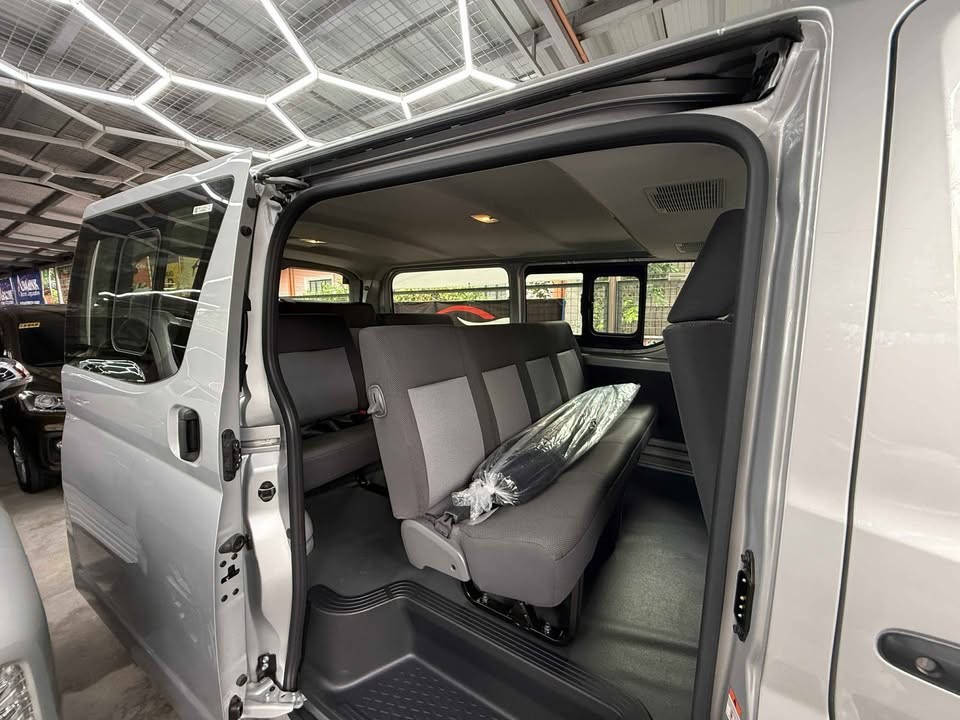 2027 TOYOTA HIACE VAN COMMUTER DELUXE 2.8 2WD MT Silver image 10