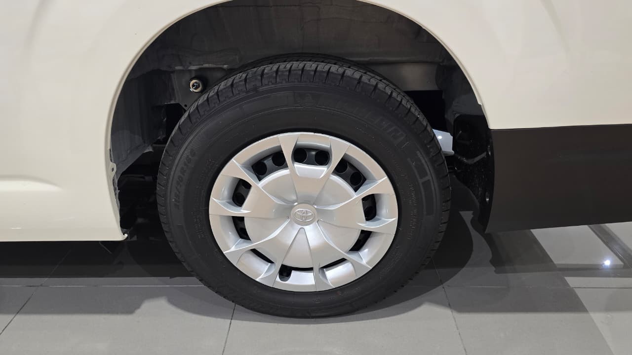 2027 TOYOTA HIACE VAN COMMUTER DELUXE 2.8 2WD MT White image 15