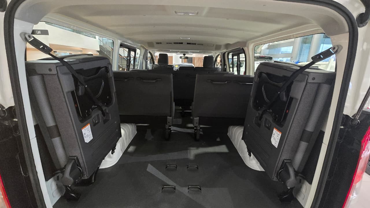 2027 TOYOTA HIACE VAN COMMUTER DELUXE 2.8 2WD MT White image 20