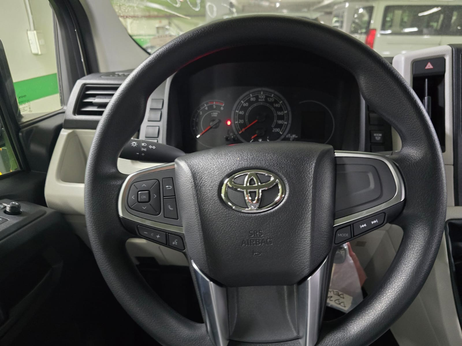 2027 TOYOTA HIACE VAN COMMUTER DELUXE 2.8 2WD MT White image 27