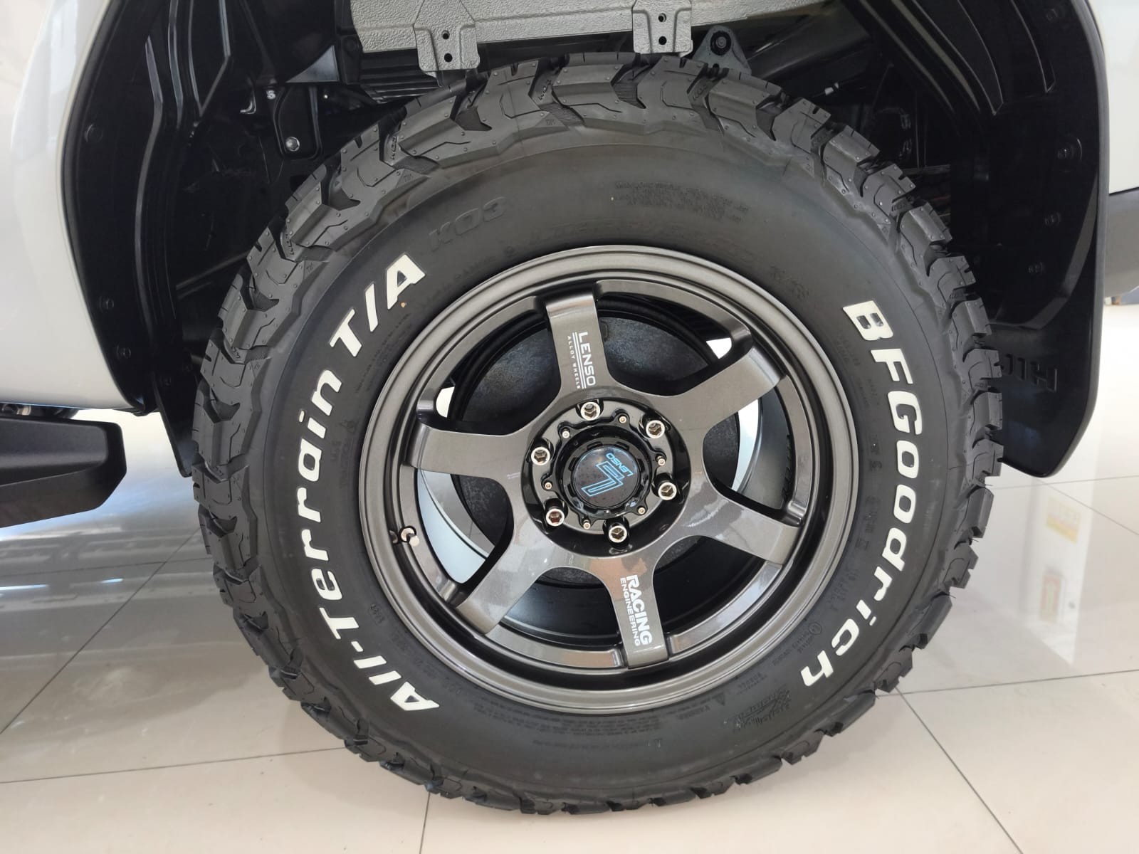 2026 TOYOTA HILUX DOUBLE CAB E 2.8 2WD AT White image 11