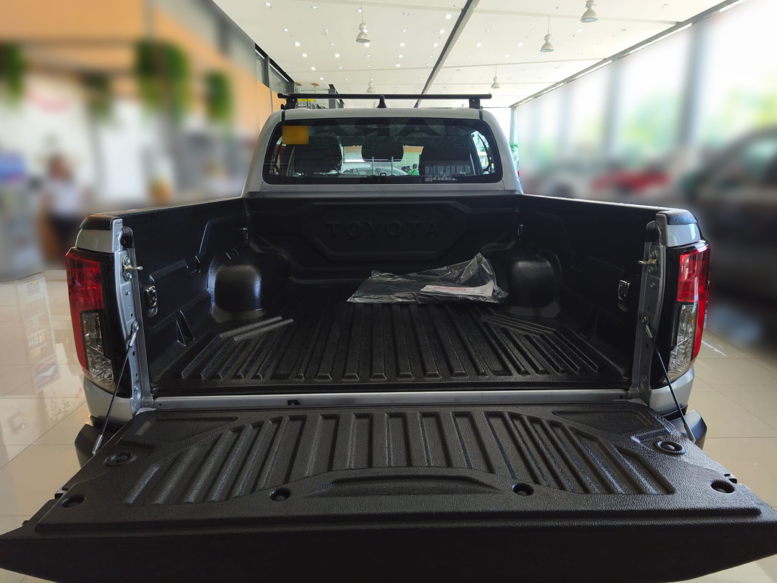 2026 TOYOTA HILUX DOUBLE CAB E 2.8 2WD AT White image 22
