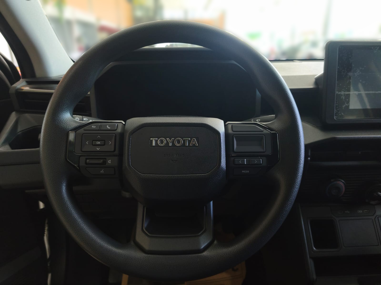2026 TOYOTA HILUX DOUBLE CAB E 2.8 2WD AT White image 24