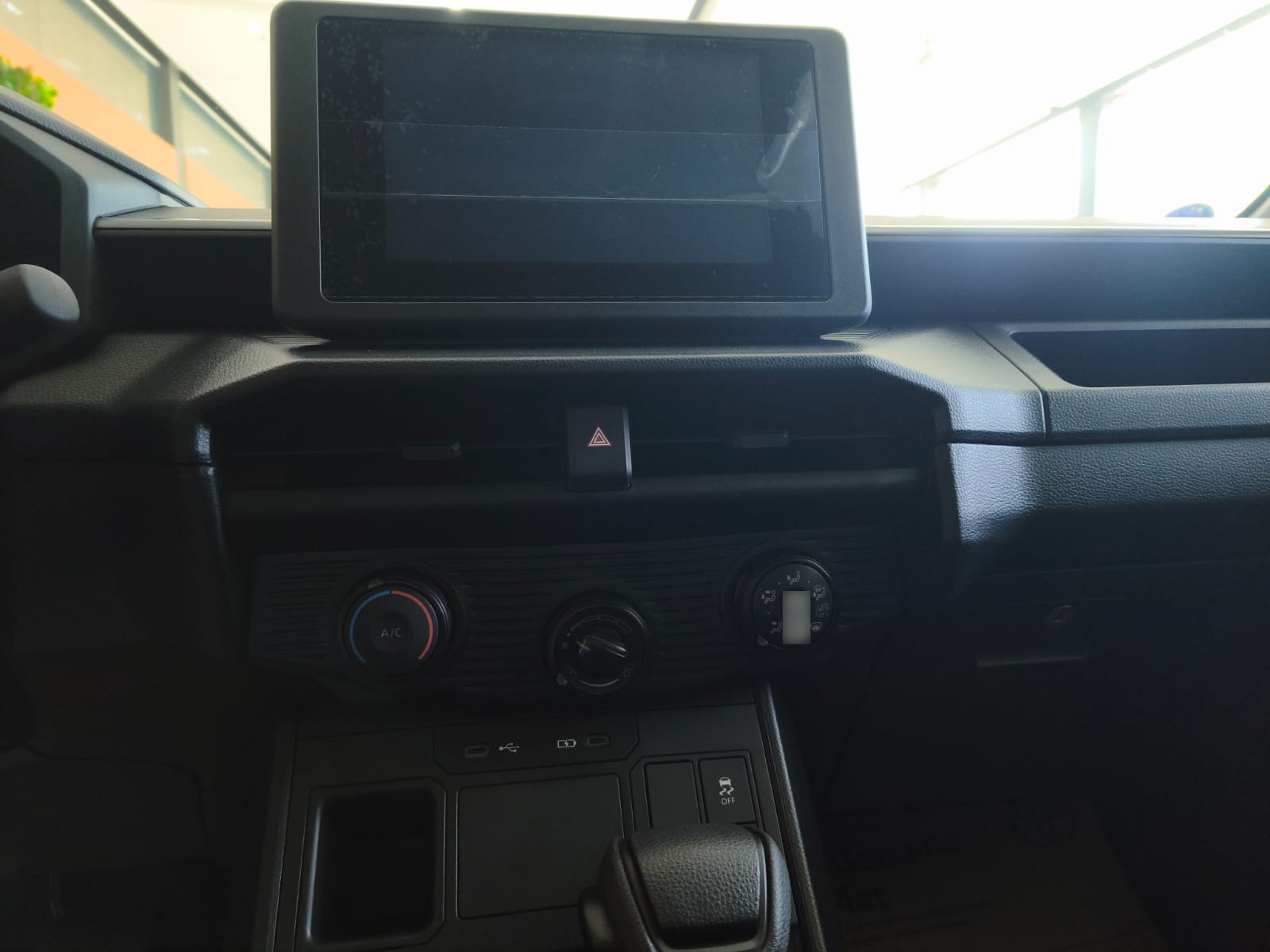 2026 TOYOTA HILUX DOUBLE CAB E 2.8 2WD AT White image 29