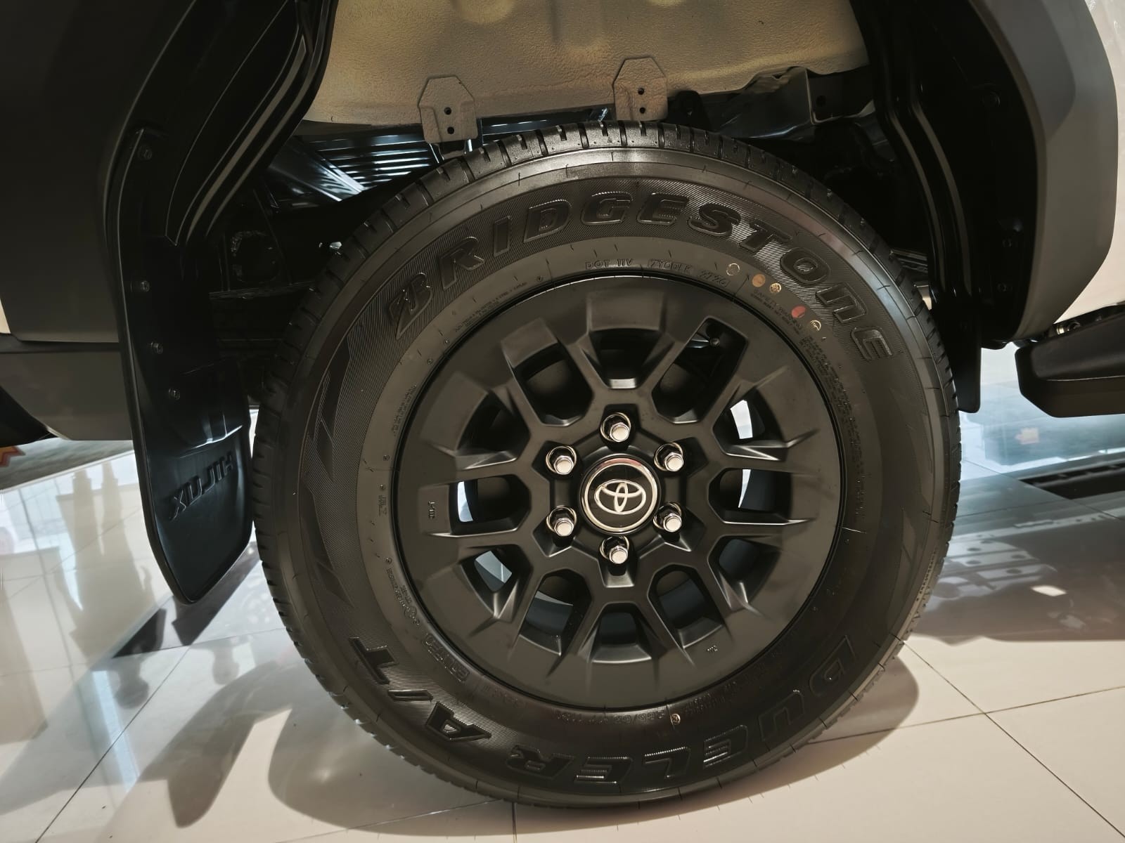 2026 TOYOTA HILUX DOUBLE CAB G 2.8 2WD AT White image 14