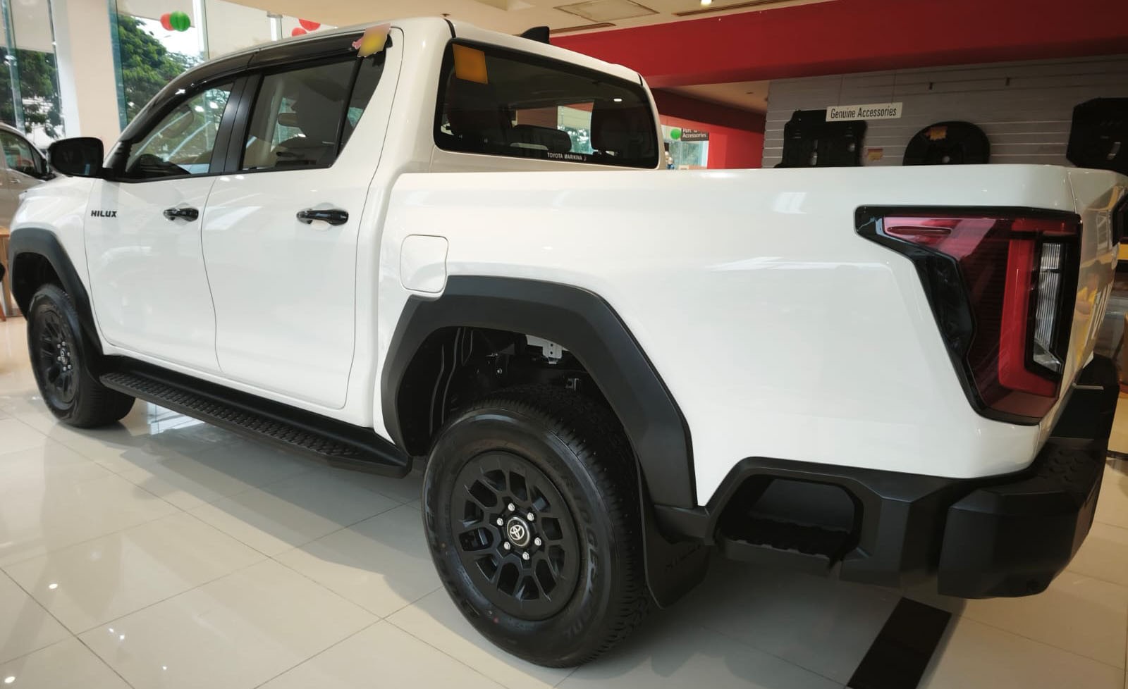 2026 TOYOTA HILUX DOUBLE CAB G 2.8 2WD AT White image 3