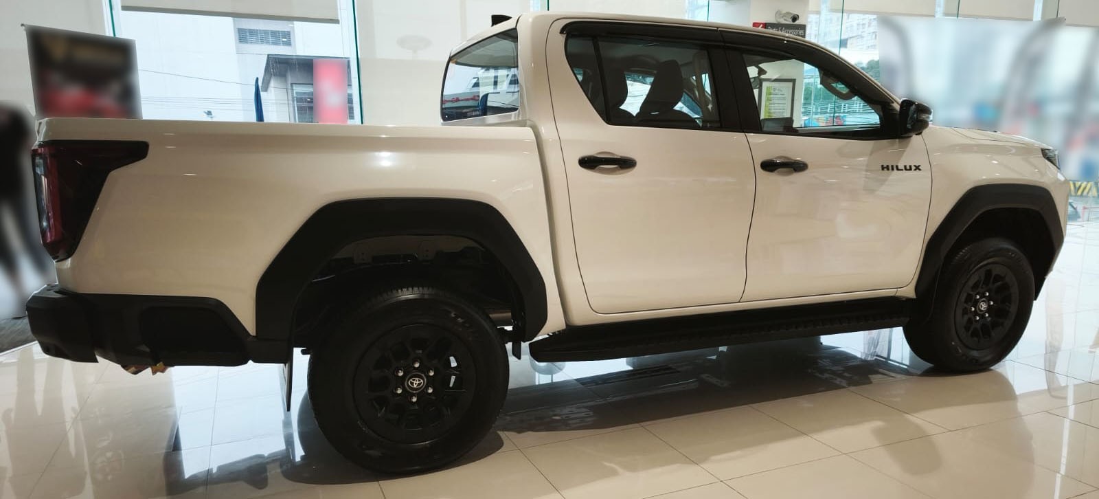 2026 TOYOTA HILUX DOUBLE CAB G 2.8 2WD AT White image 7
