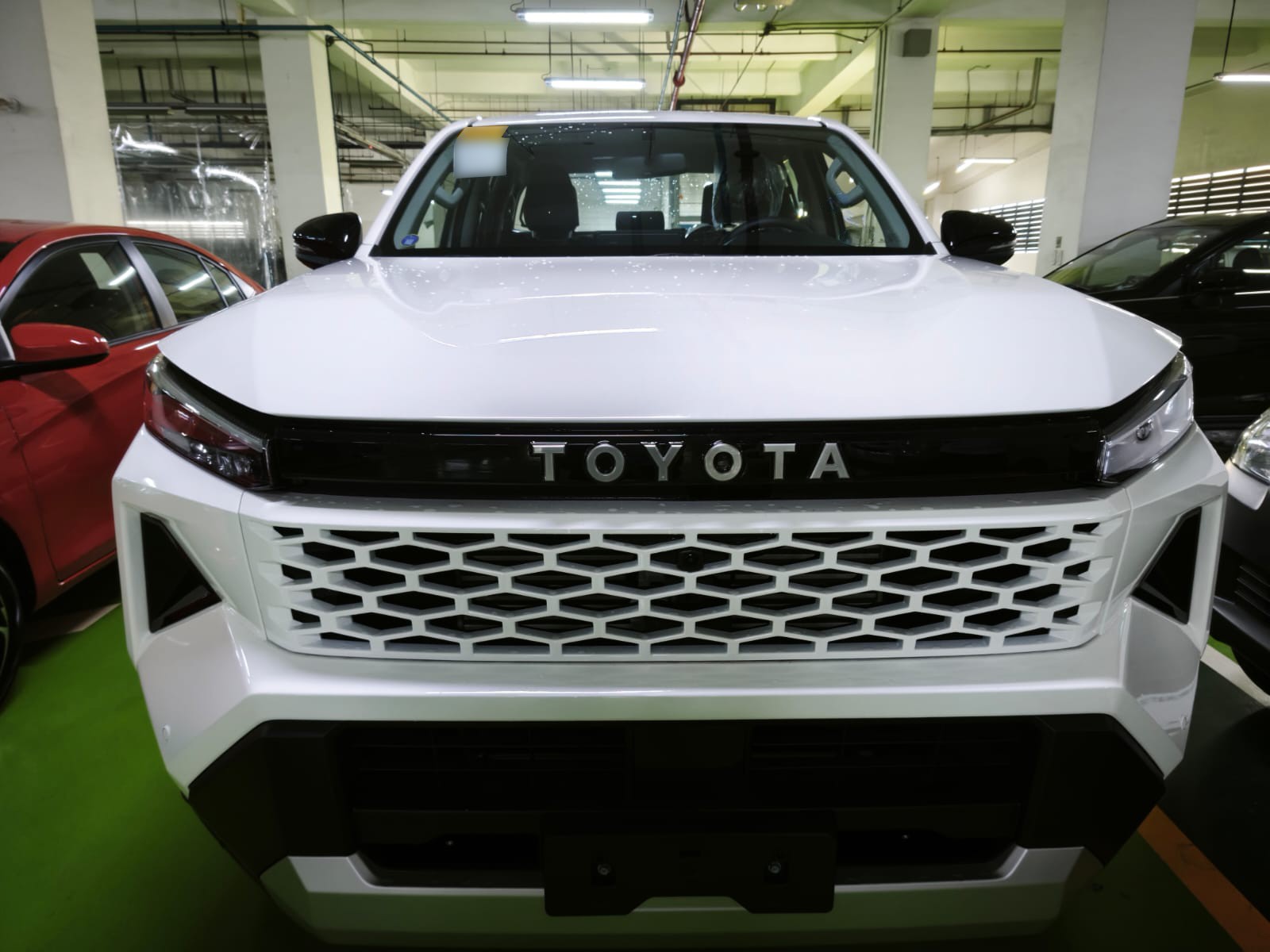 2026 TOYOTA HILUX DOUBLE CAB E 2.8 4WD Manual Transmission White image 11