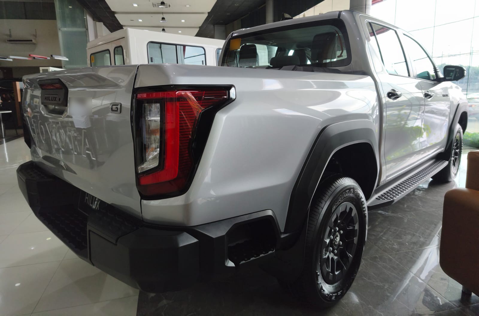 2026 TOYOTA HILUX DOUBLE CAB G 2.8 2WD AT Silver image 7