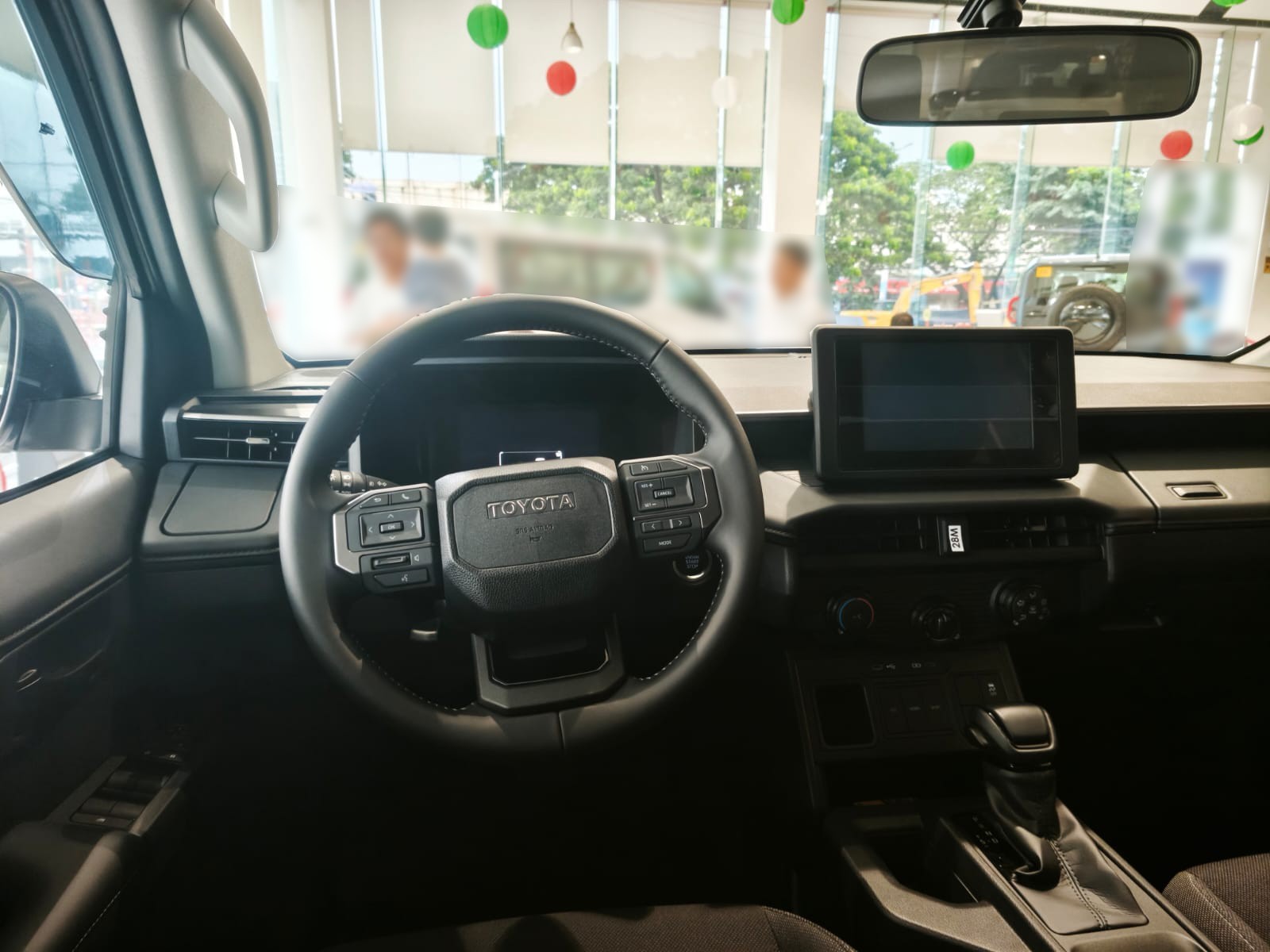 2026 TOYOTA HILUX DOUBLE CAB G 2.8 2WD AT White image 29