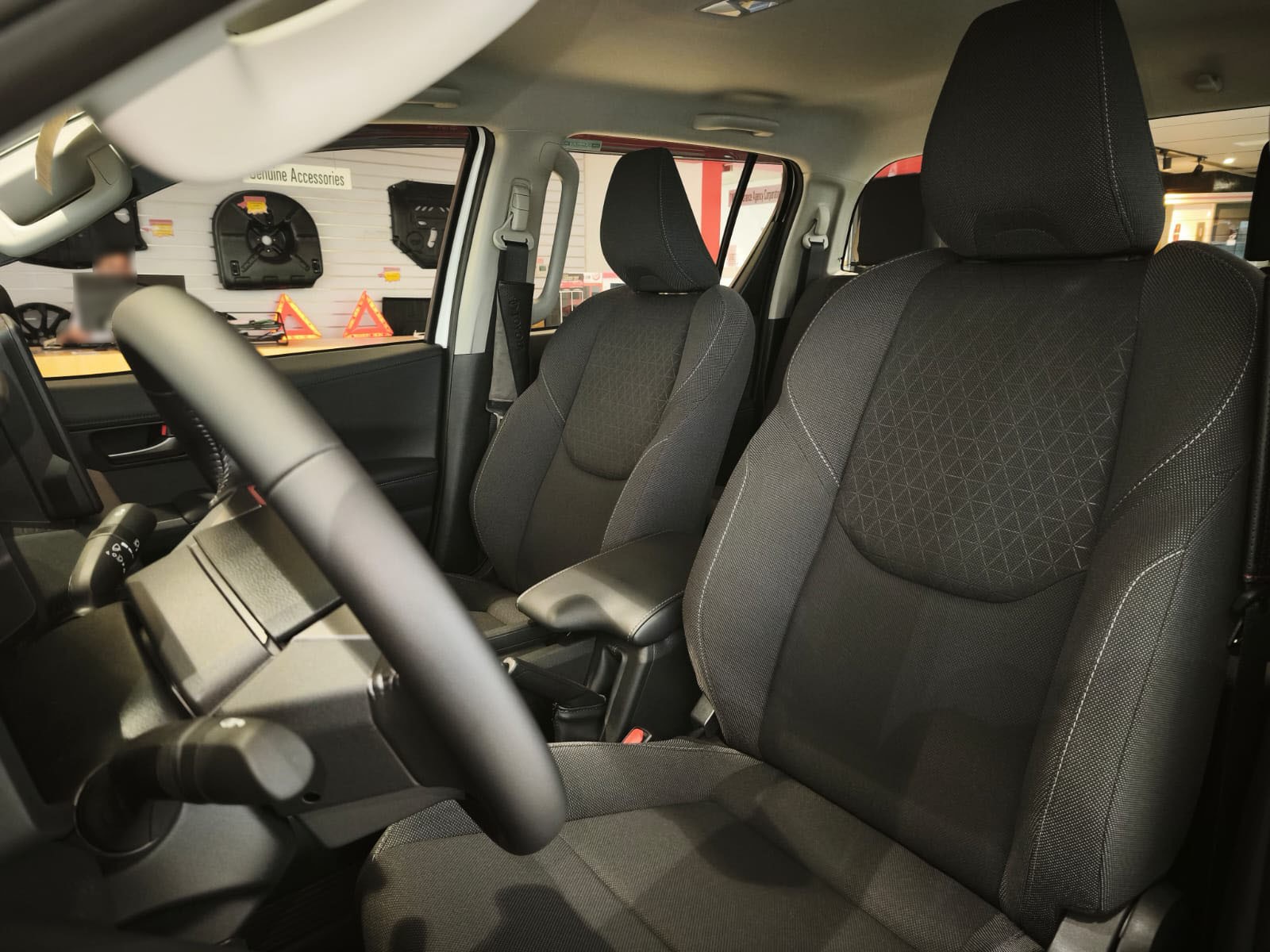 2026 TOYOTA HILUX DOUBLE CAB G 2.8 2WD AT White image 21