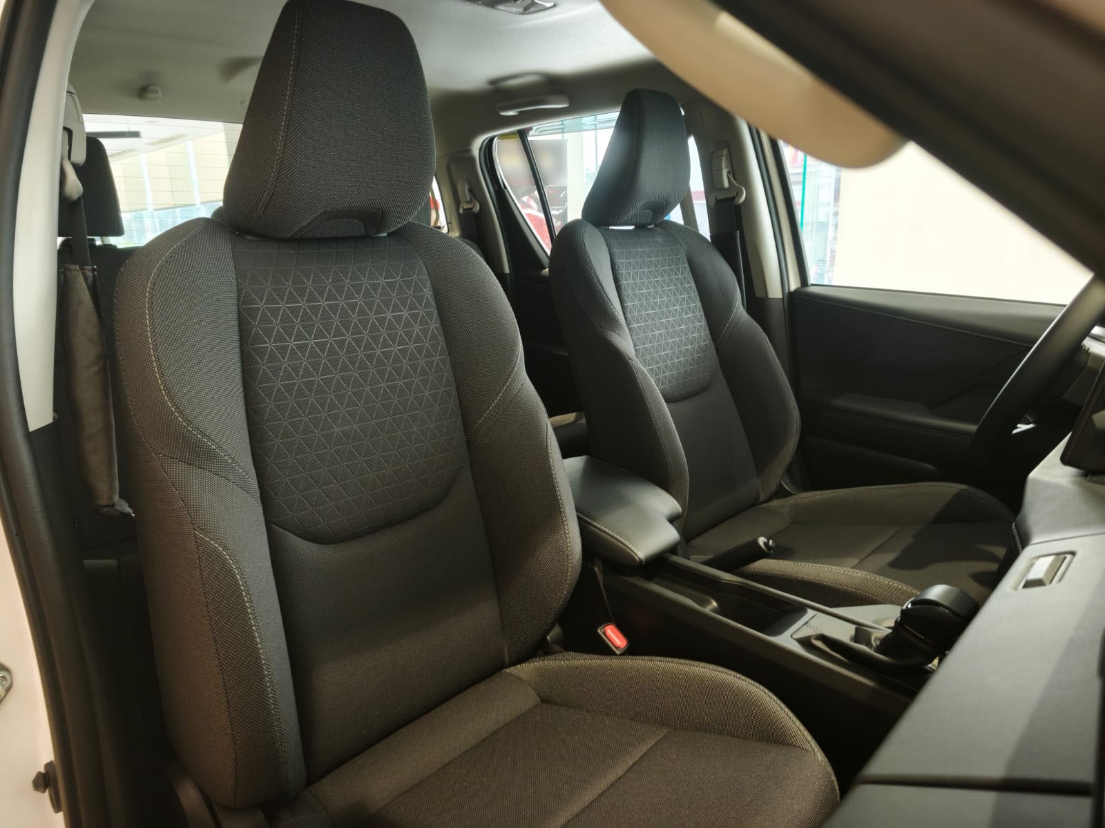 2026 TOYOTA HILUX DOUBLE CAB G 2.8 2WD AT White image 23