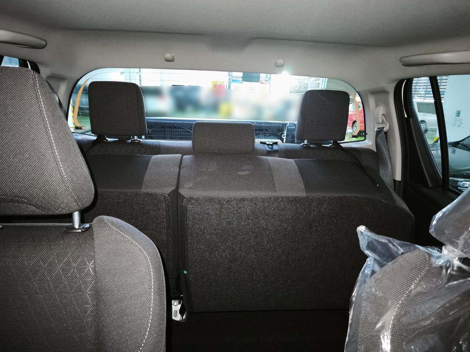 2026 TOYOTA HILUX DOUBLE CAB E 2.8 4WD Manual Transmission White image 24