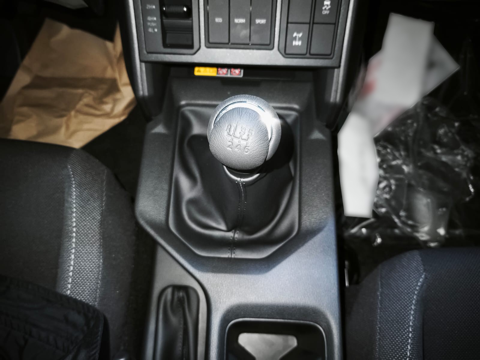 2026 TOYOTA HILUX DOUBLE CAB E 2.8 4WD Manual Transmission White image 35