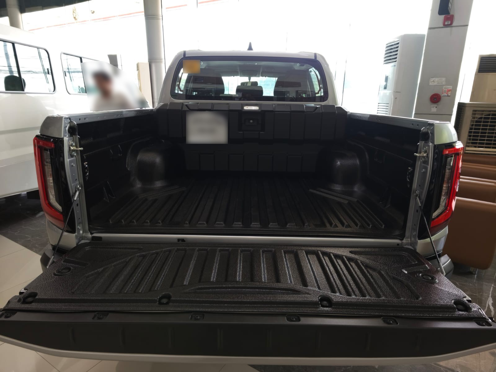 2026 TOYOTA HILUX DOUBLE CAB G 2.8 2WD AT Silver image 23