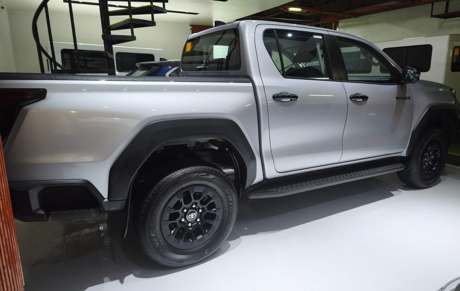 2026 TOYOTA HILUX DOUBLE CAB E 2.8 4WD MT Silver image 7