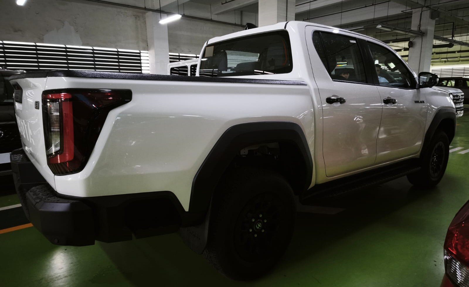 2026 TOYOTA HILUX DOUBLE CAB E 2.8 4WD MT White image 7