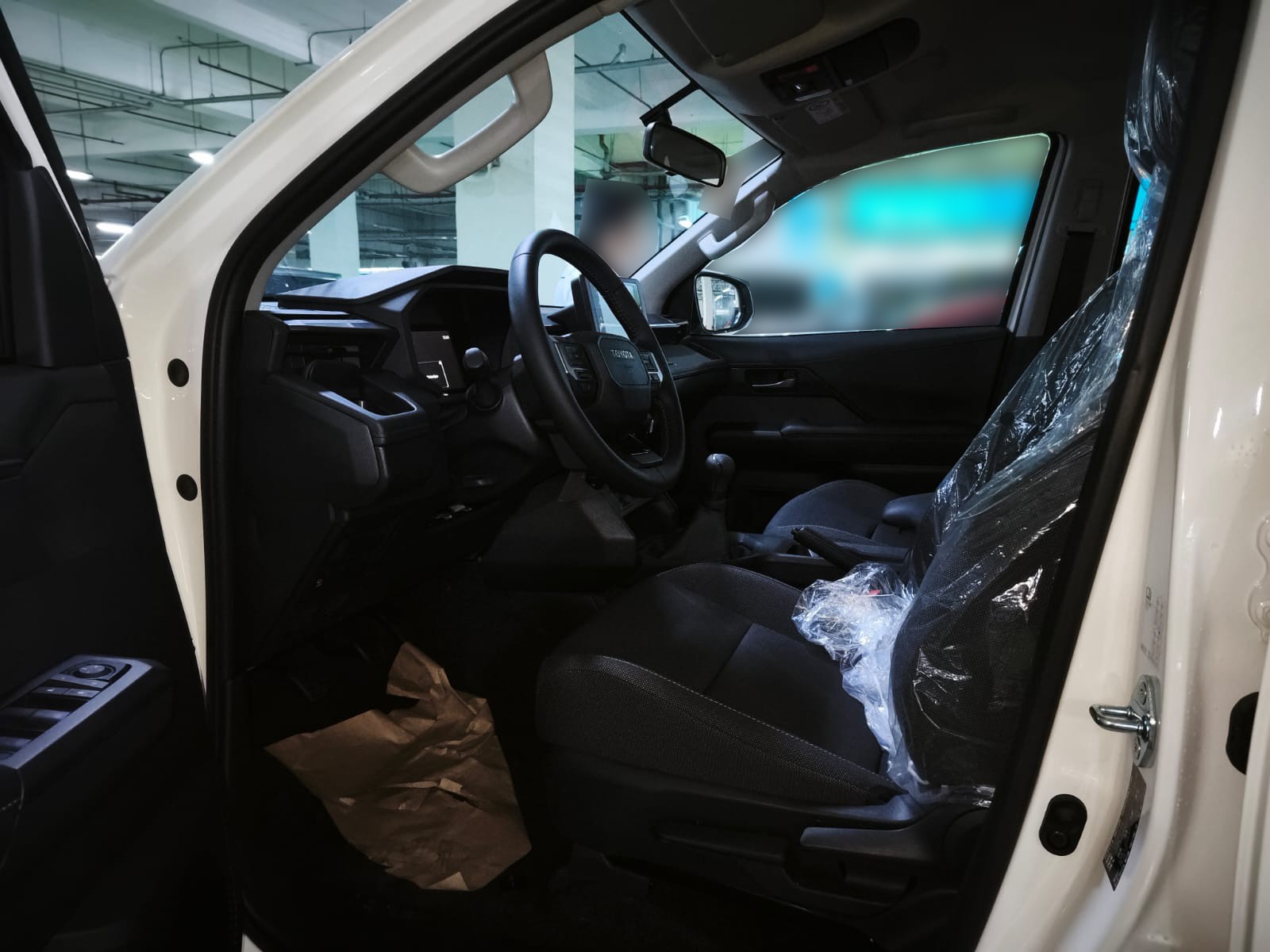 2026 TOYOTA HILUX DOUBLE CAB E 2.8 4WD MT White image 21