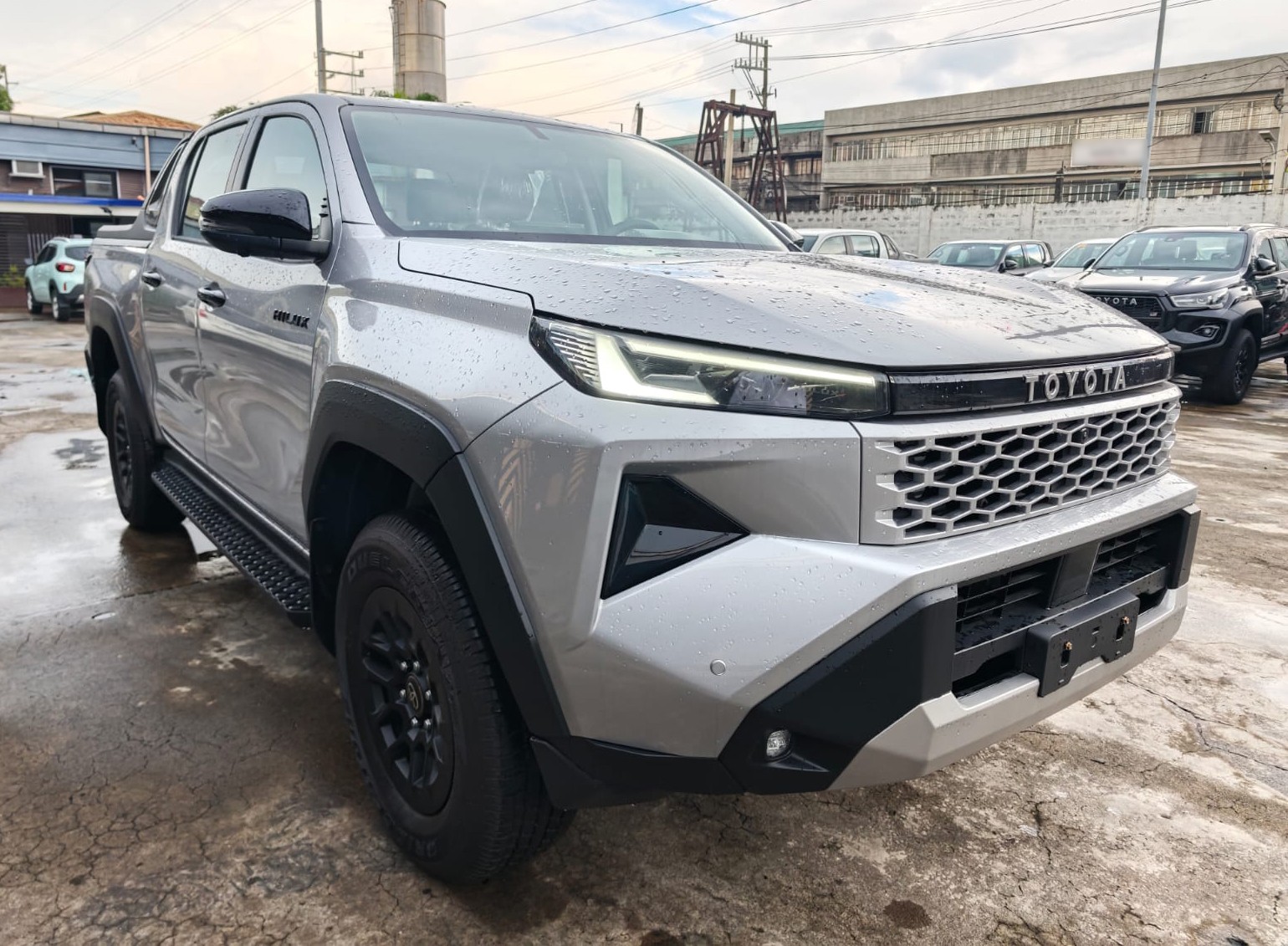 2026 TOYOTA HILUX DOUBLE CAB E 2.8 4WD Manual Transmission Silver image 7