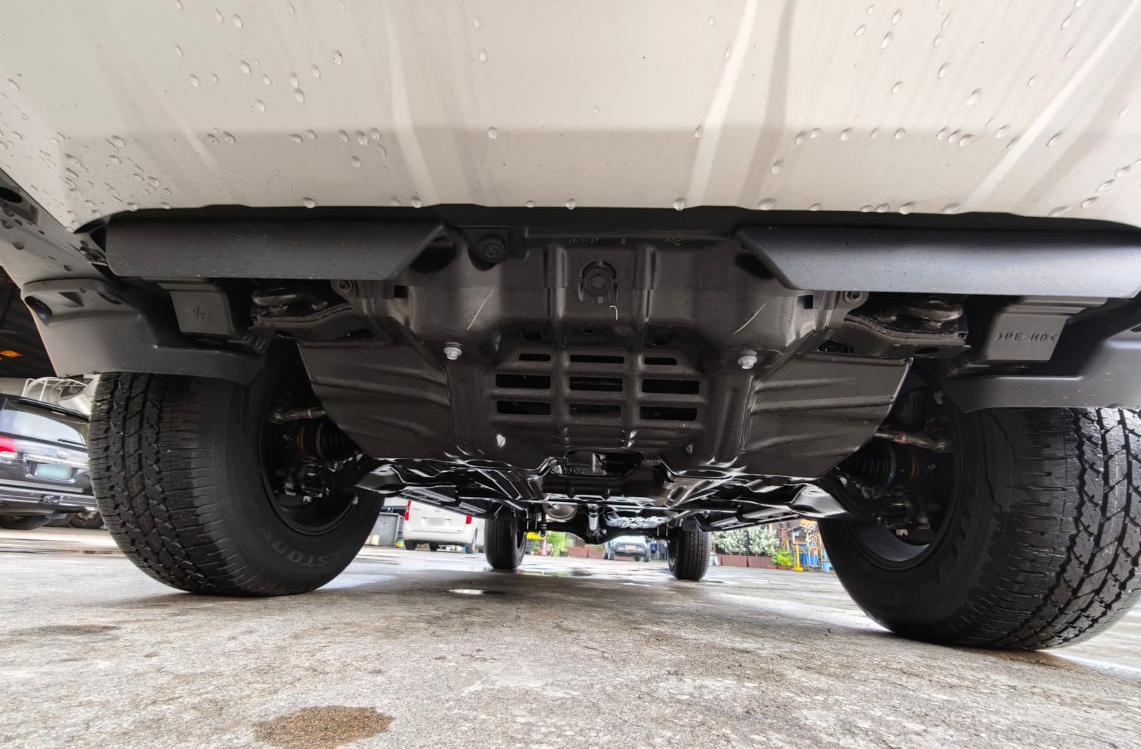 2026 TOYOTA HILUX DOUBLE CAB E 2.8 4WD Manual Transmission Silver image 14