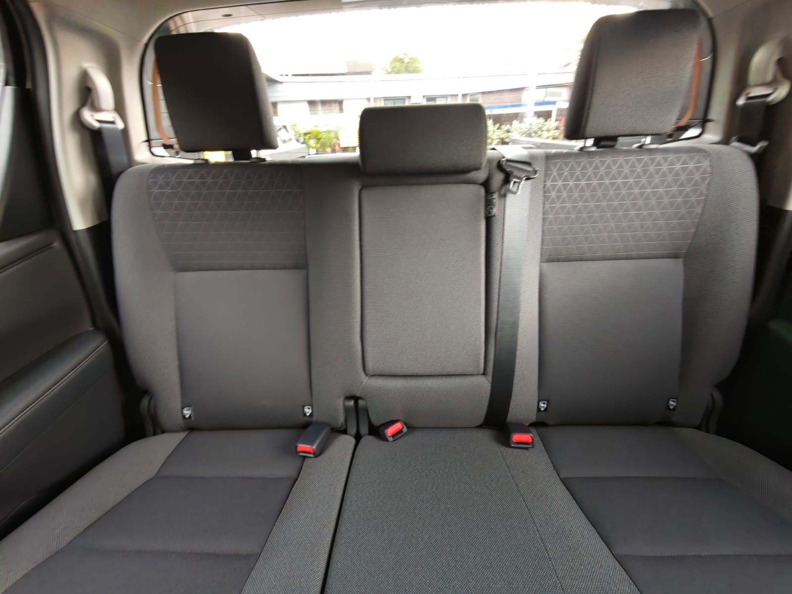 2026 TOYOTA HILUX DOUBLE CAB E 2.8 4WD Manual Transmission Silver image 15