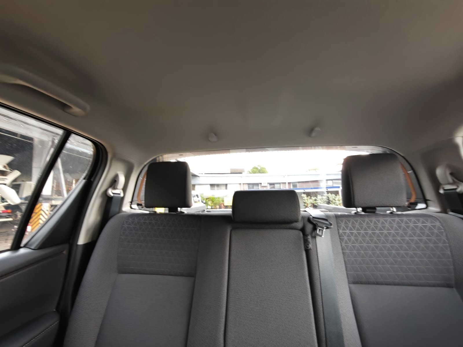 2026 TOYOTA HILUX DOUBLE CAB E 2.8 4WD Manual Transmission Silver image 16