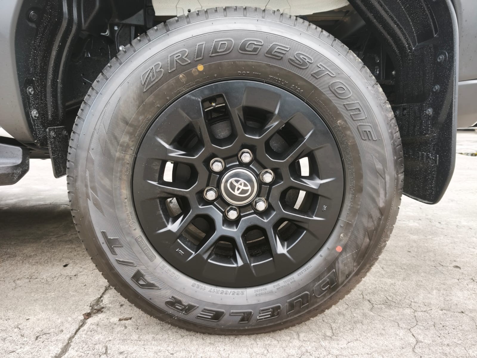 2026 TOYOTA HILUX DOUBLE CAB E 2.8 4WD Manual Transmission White image 8