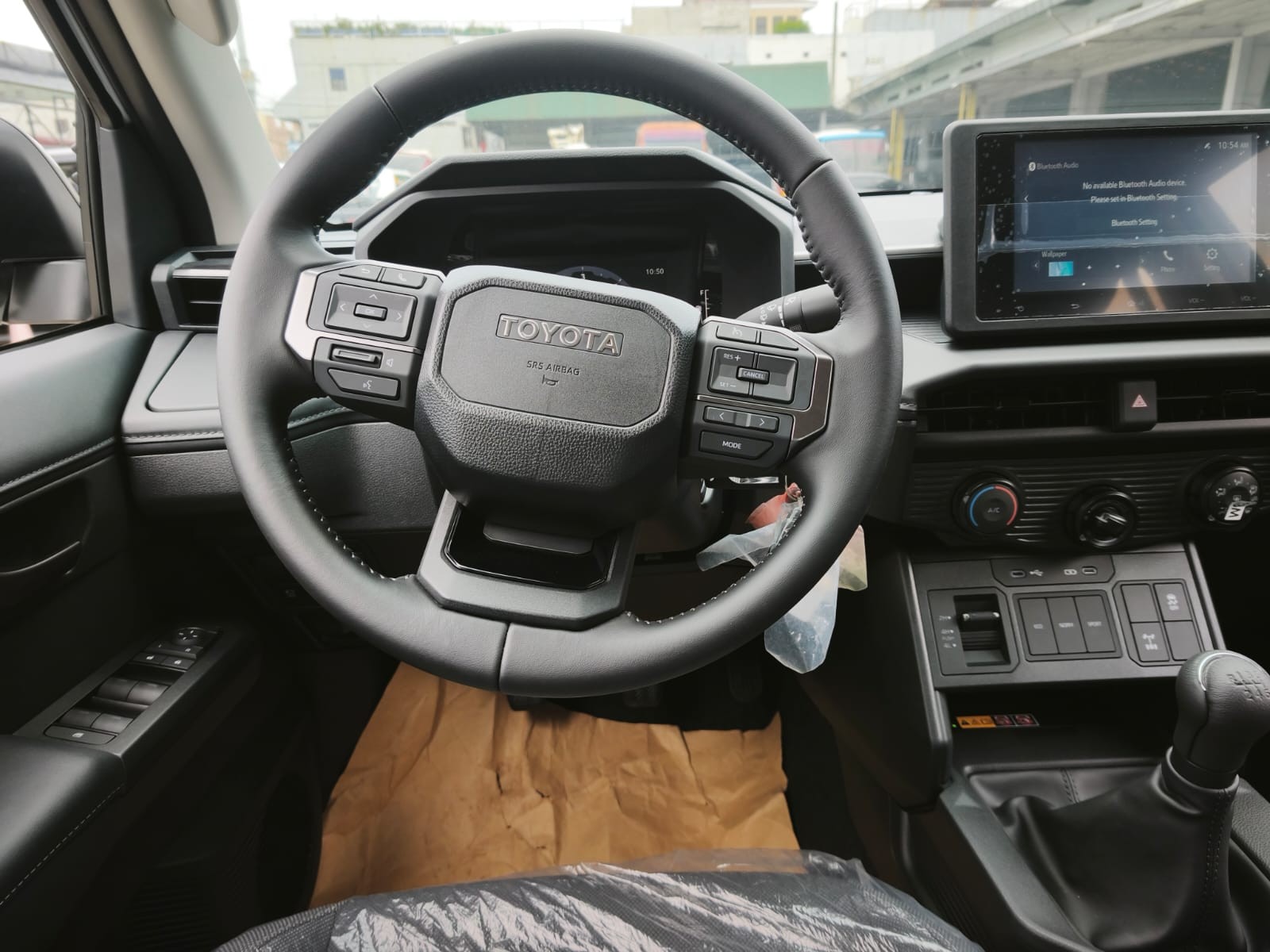 2026 TOYOTA HILUX DOUBLE CAB E 2.8 4WD Manual Transmission White image 19